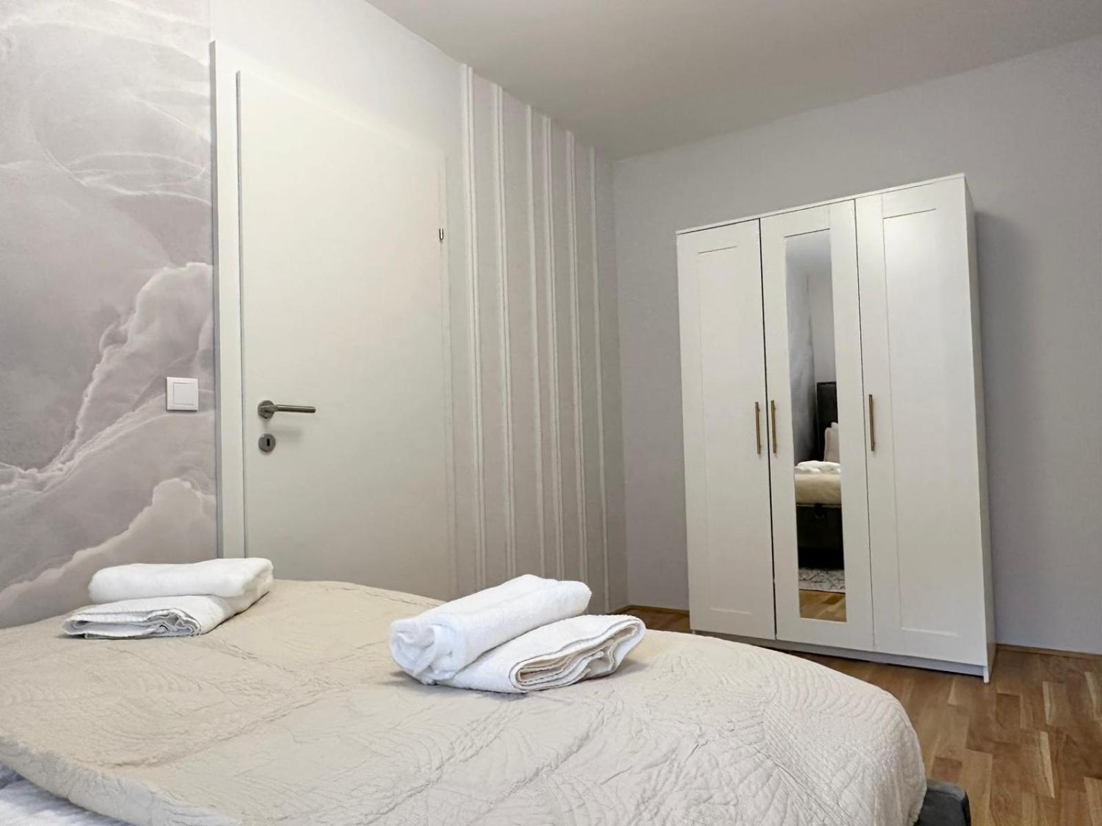 Modern I Parking I Apartament Viena