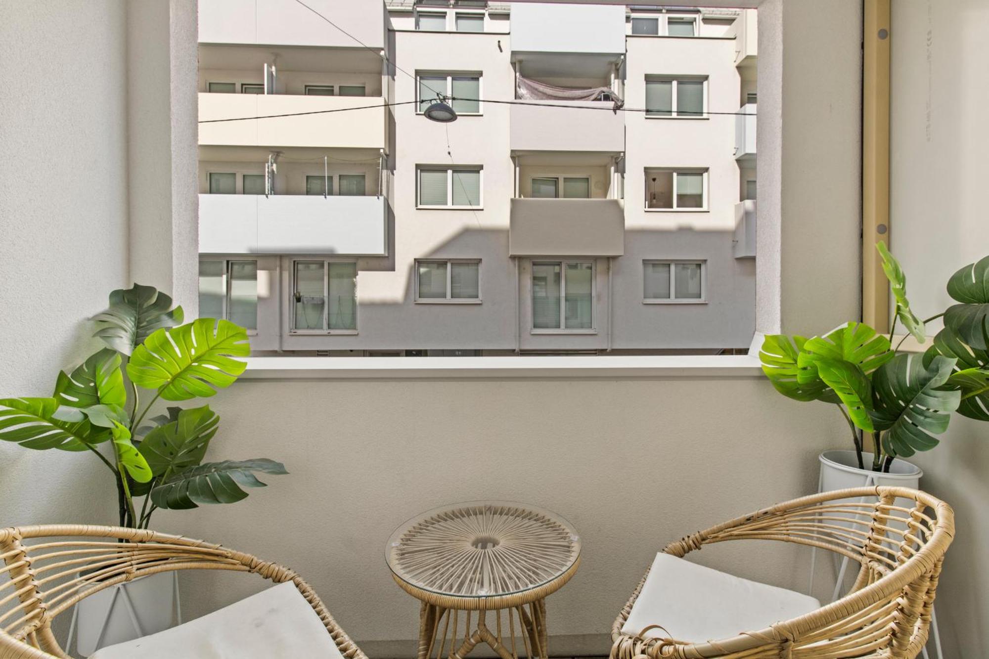 Modern I Parking I Viena